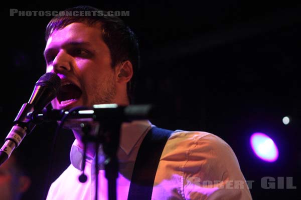 WHITE LIES - 2010-12-17 - PARIS - La Fleche d'Or - 